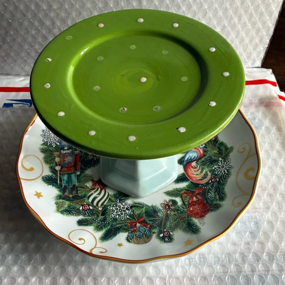 Williams Sonoma Elegant White Ceramic Footed Cake Pedestal Plate Xmas